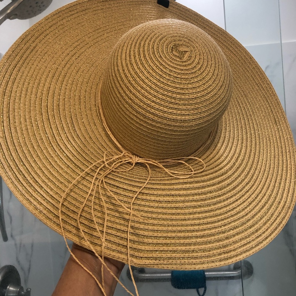 Woman’s Large Brim Hat KY Derby